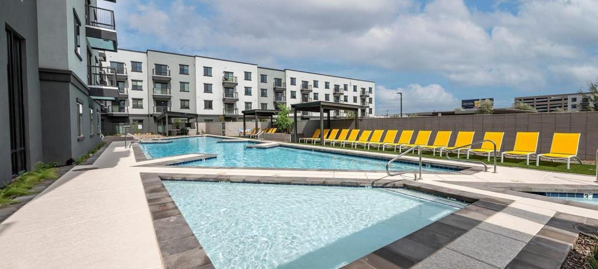 Landing At Brix Warehouse District - 1 Bedroom In Central City South Apartemen