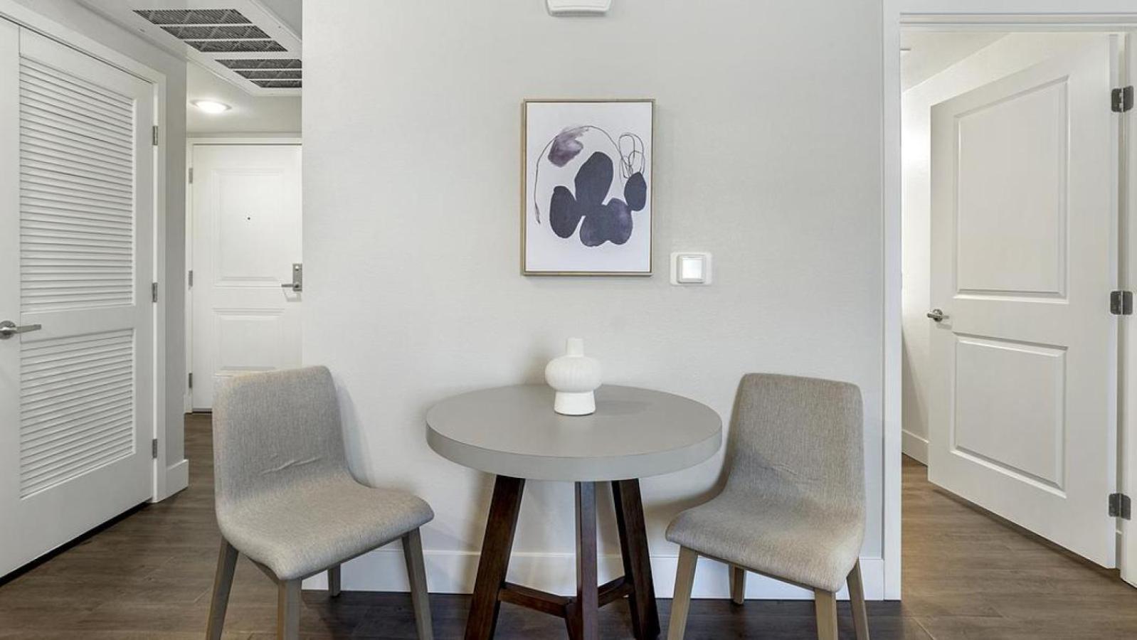 Landing At Brix Warehouse District - 1 Bedroom In Central City South Apartemen *